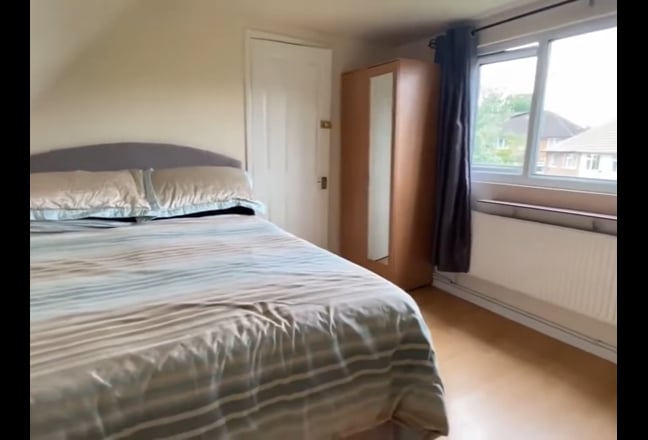 A double room in a lovely 4 bed semi-detached  Main Photo