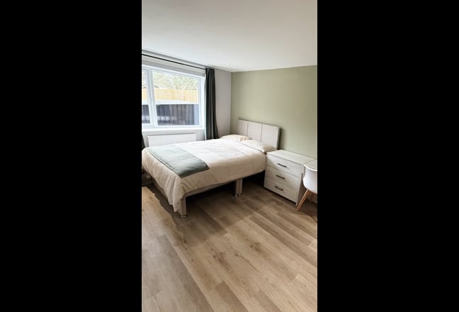 Ensuite - 5 minutes from Bicester Village   Main Photo