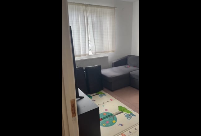 Self-contained flat in modern purpose-built block Main Photo