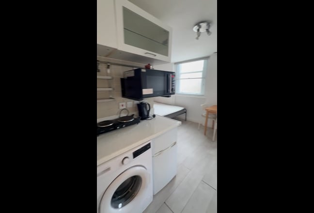 Cosy Studio - Water Rates Included  Main Photo