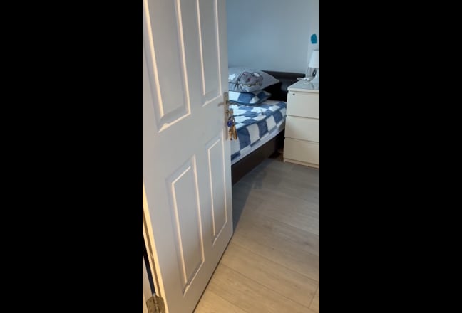 Double Room Close to East Croydon Station Main Photo
