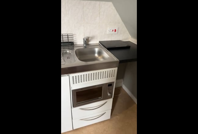 Large double bedroom in SW19 for single occupancy Main Photo