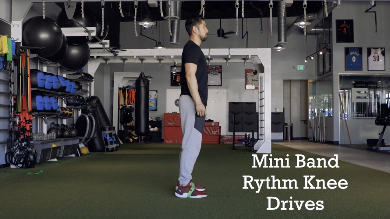 Mini Band Rythm Knee Drives