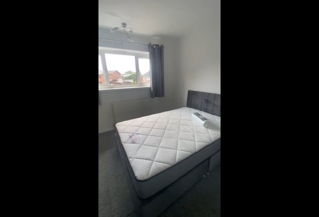 Amazing Student home 1 min walk to Stoke Hospital Main Photo