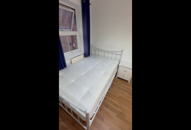 One large spacious room immediately available Main Photo