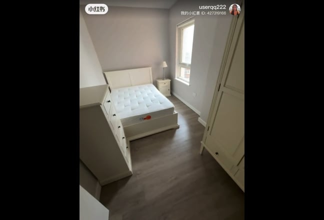 Bright double room in modern 3 bed flat  Main Photo