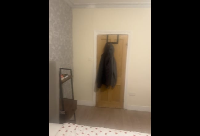 Large Double Room £850pcm in a quiet house Main Photo