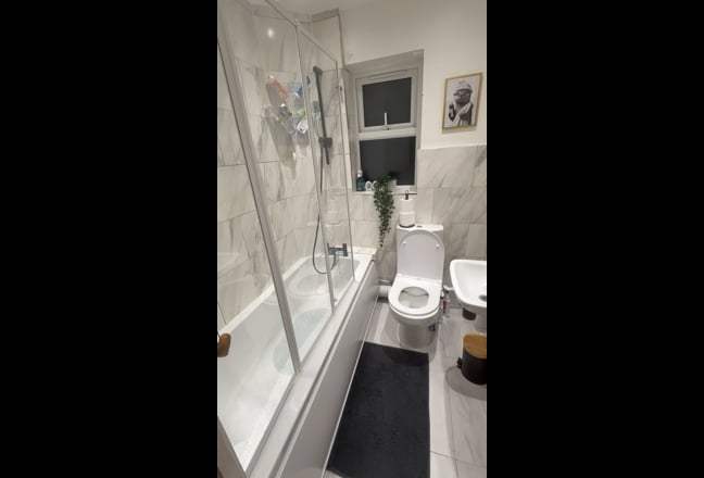 1 bedroom 7-10 mins walk from belvedere station Main Photo