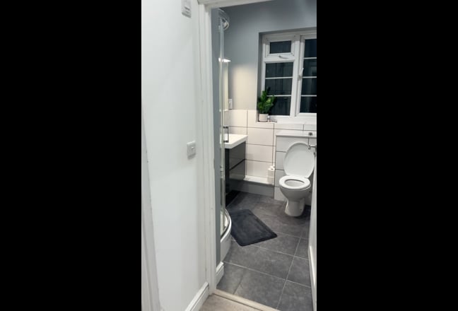 🌟 Rooms Available in Clapham South (SW4) Main Photo