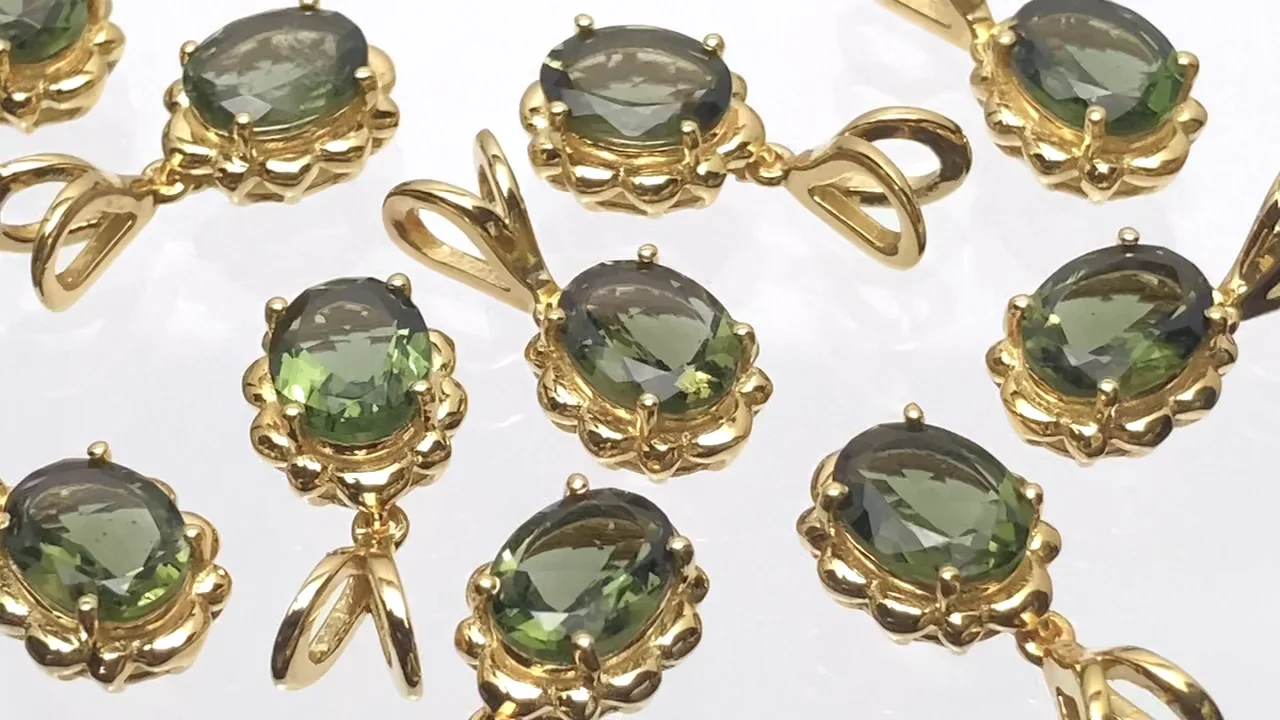 チェコ産モルダバイト オーバルファセットカット9×7mm ペンダント