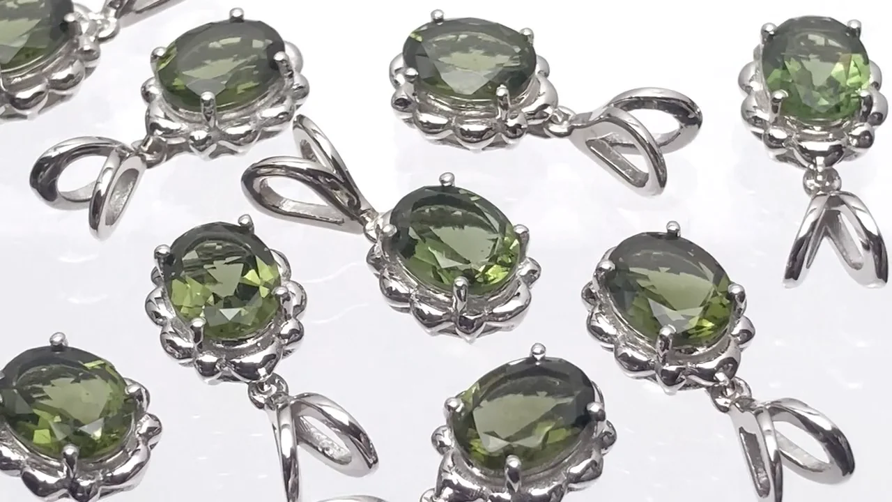 チェコ産モルダバイト オーバルファセットカット9×7mm ペンダント