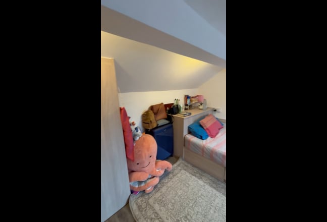 Spacious Room Tenancy Takeover Main Photo