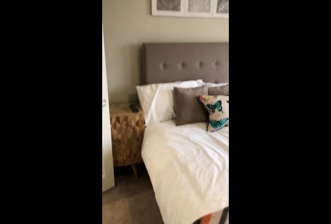 Close to Mainline Station - One Ensuite Room Main Photo