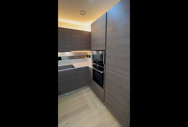 Looking for Roommate for 2 Bed 2 bath Flat  Main Photo