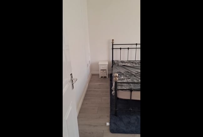 Double room shared  large house maidstone  Main Photo