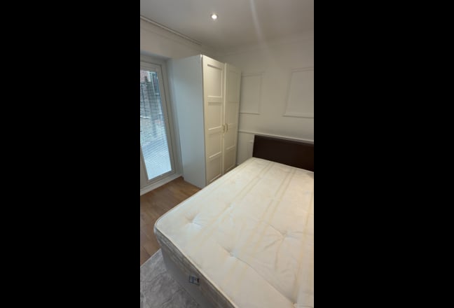 1 bedroom 7-10 mins walk from belvedere station Main Photo