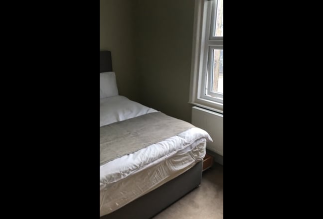 Three Ensuite Rooms - Close to Reading Station Main Photo