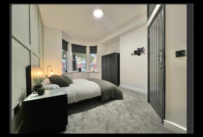 Modern,Cosy & Well-Connected House Share ensuite  Main Photo