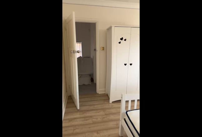 Large Double Bedroom to share Main Photo