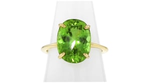 C. 2000 Vintage 7.30 Carat Peridot Ring in 14kt Yellow Gold