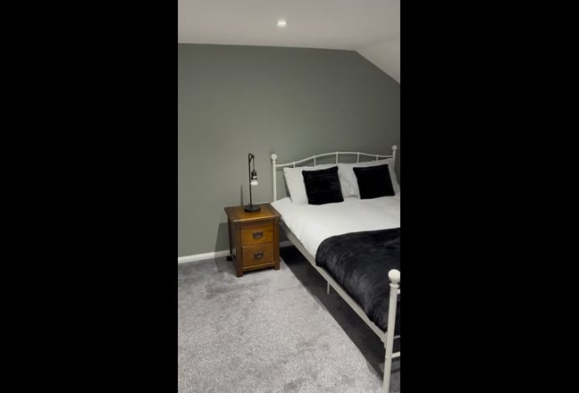 Very large double ensuite room in town centre Main Photo