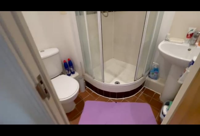 Ensuite room Main Photo