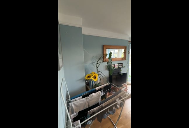 Stunning 3 bed flat with Balcony on Balham Hill Main Photo