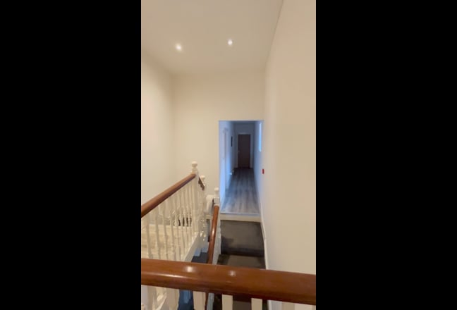 High-end Large Double Room - SO14 Main Photo