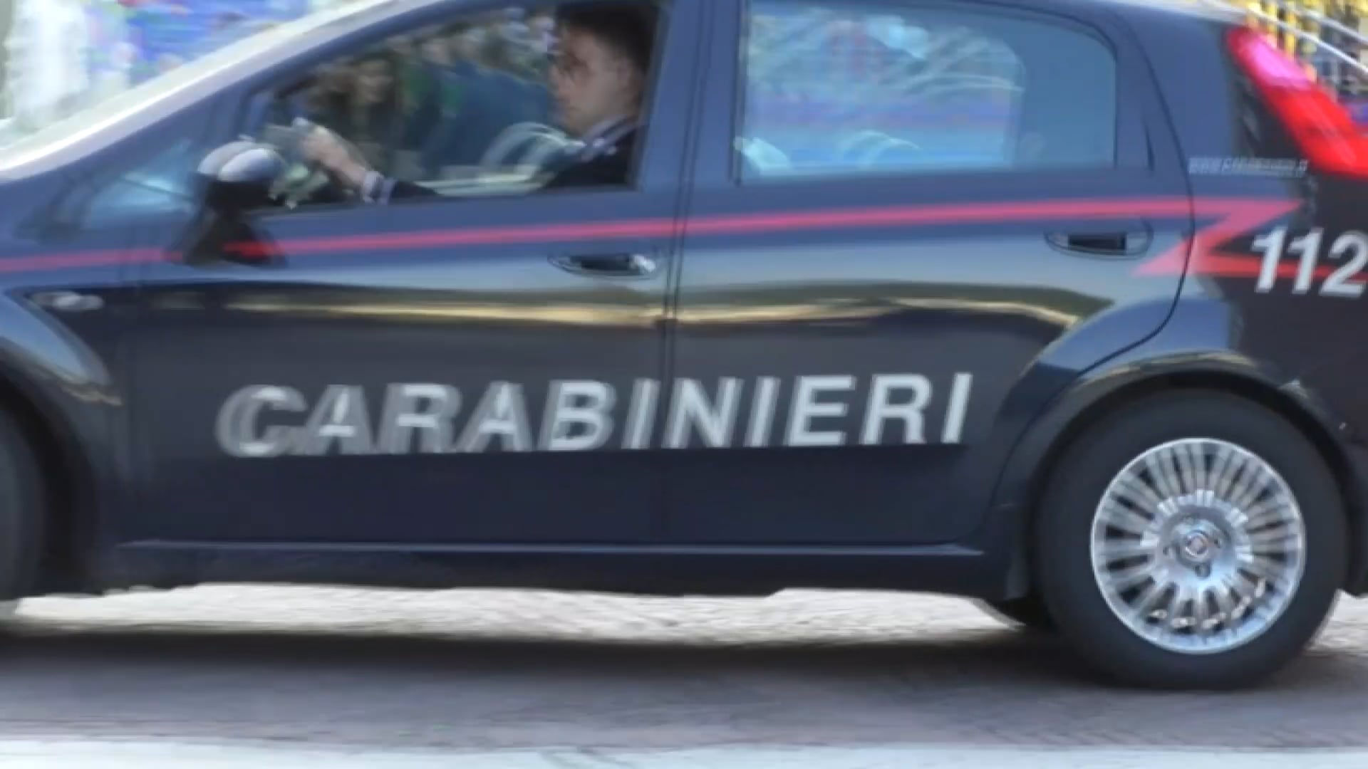 Lite al centro comerciale Meridiana: giovane accoltellato