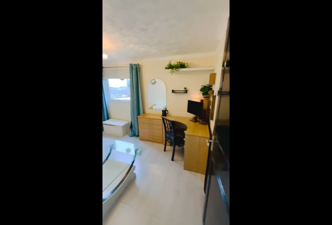 XL Furnished Double Room in Witham Main Photo