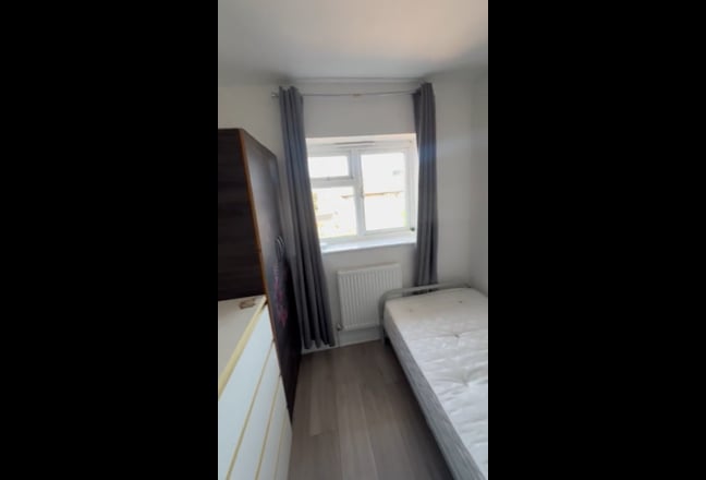 5-Small Rooms to Rent – House Share – RM6 5LA Main Photo