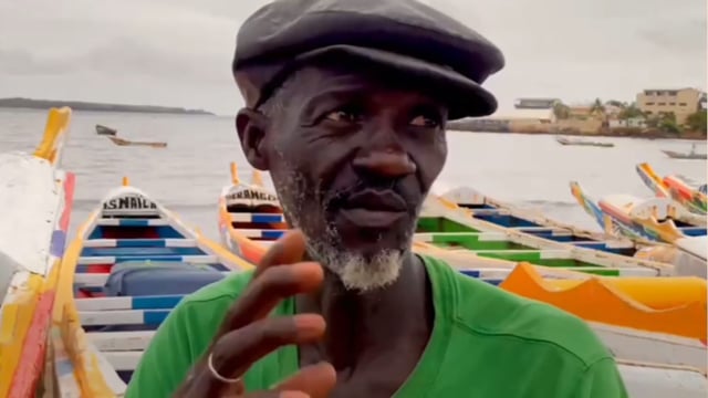 L&rsquo;environnementaliste près des pirogues - Vidéo ePOP