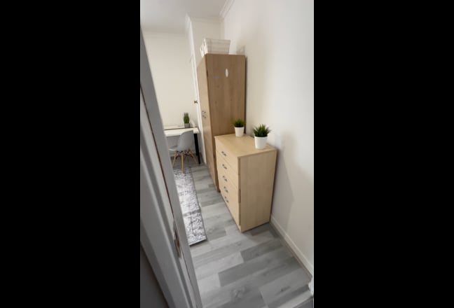 Cambridge health/Bethnal green spacious room Main Photo