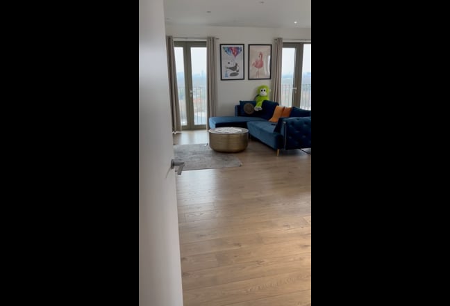 Double room available in E16 Main Photo