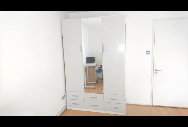 Seven Sisters Double-room £800 month inc bills Main Photo