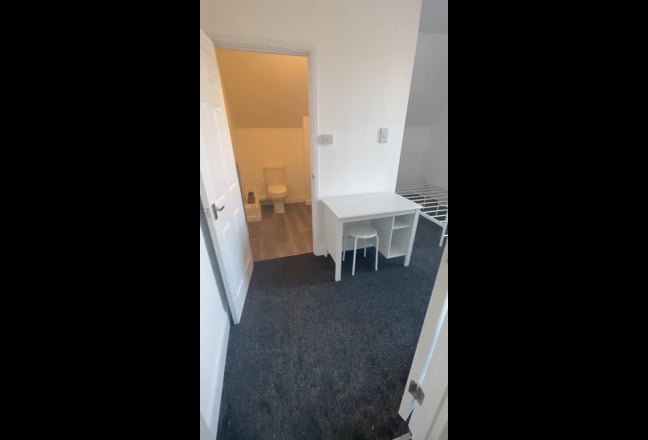 Double en-suite rooms (x2) Main Photo