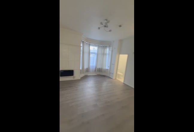 Large Studio Flat Friends or Couples can share Main Photo