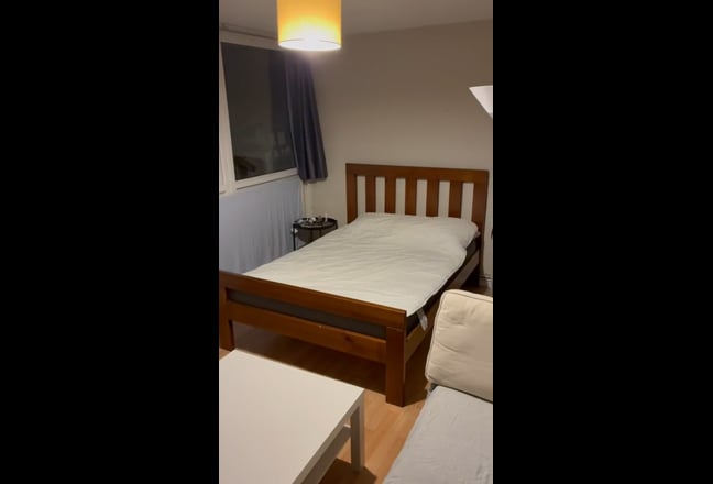 Large Dble Room. Wapping E1W City View. No deposit Main Photo