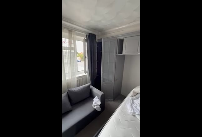 Large Studio Flat Friends or Couples can share Main Photo