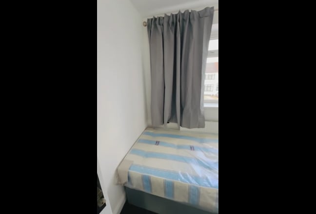 Ensuite rooms available now, Garden House. Maple R Main Photo