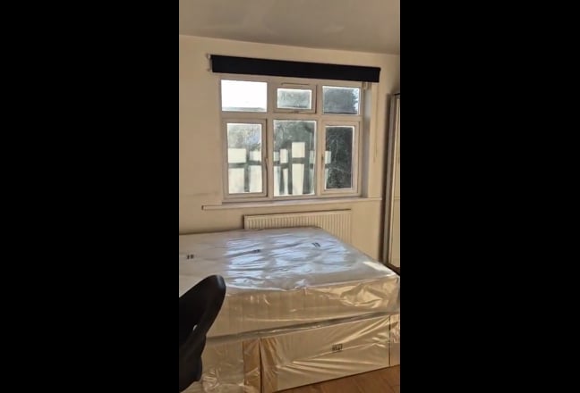 1 double room available ASAP! Main Photo