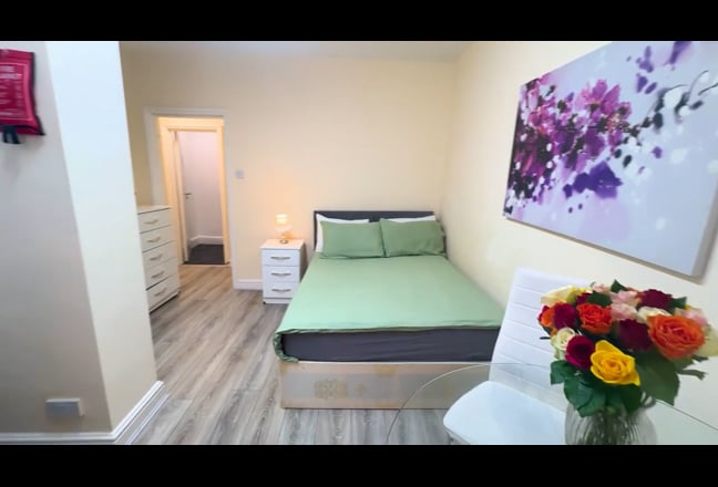 Large Double Studio with Full Kitchen and AC Main Photo