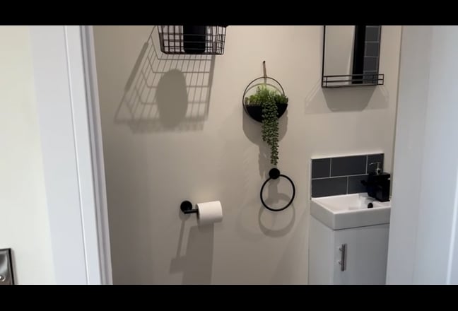 Long Eaton Stylish Boutique Double En-suite Room Main Photo