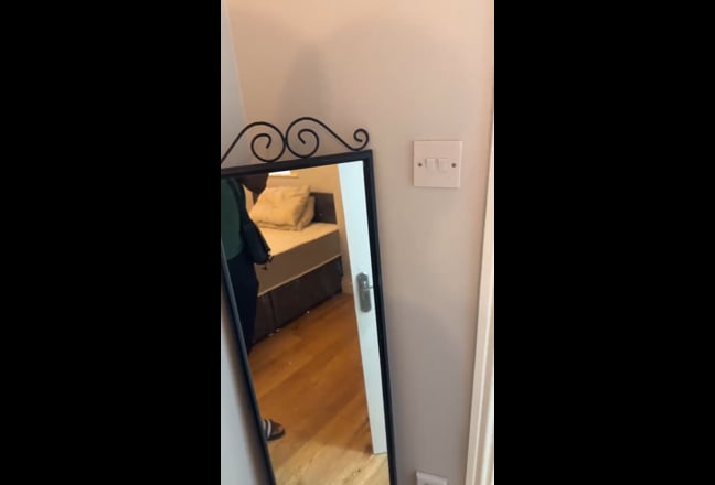 Ground floor double bedroom with ensuite bathroom. Main Photo