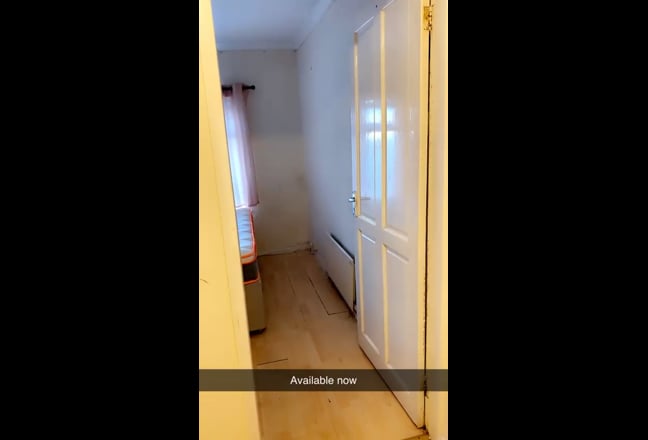 Room for rent Main Photo