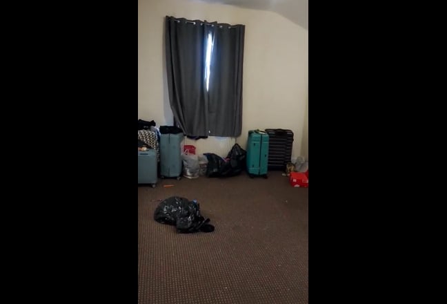 Looking for a girl  Main Photo