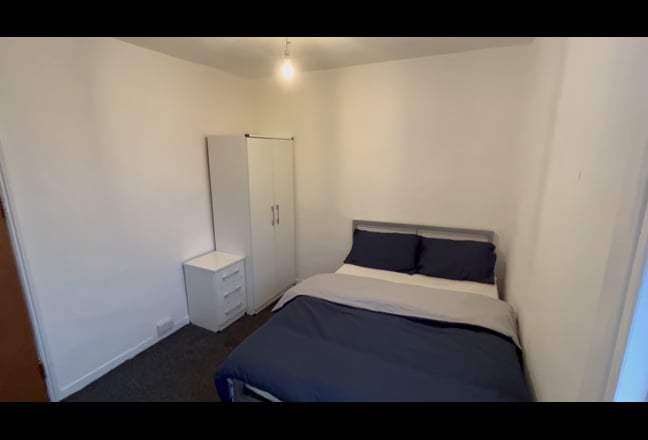 Large Double Room Available - All Bills included! Main Photo