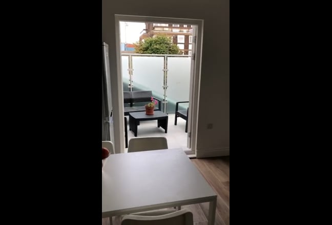 Shepherds Bush-Large Double, Roof Terrace,All bill Main Photo