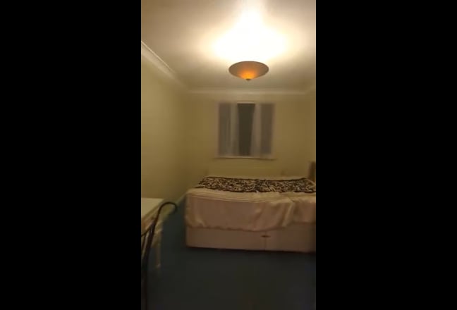 1 bedroom top floor flat Farnborough central Main Photo