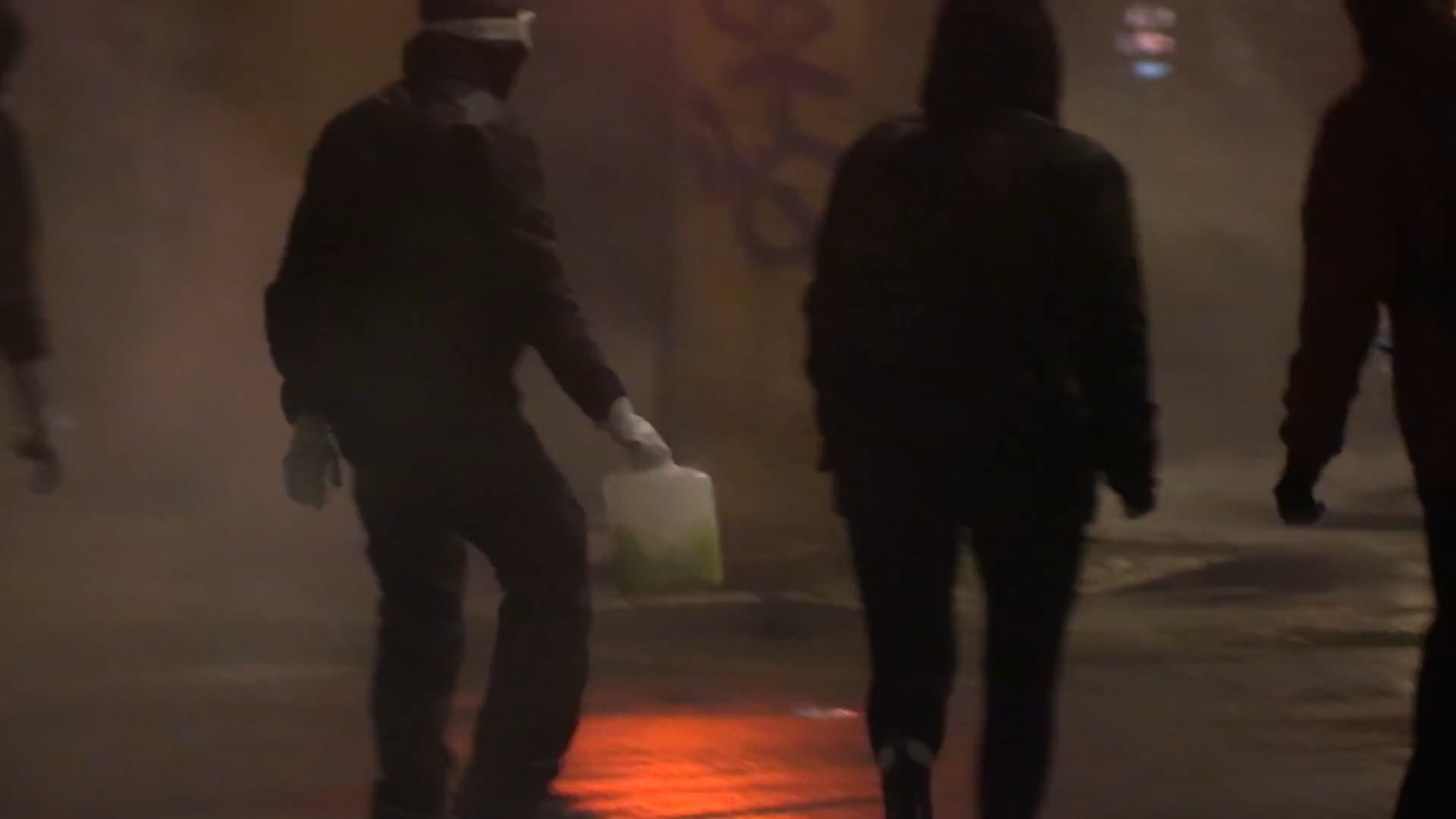 La nefasta assuefazione ai violenti